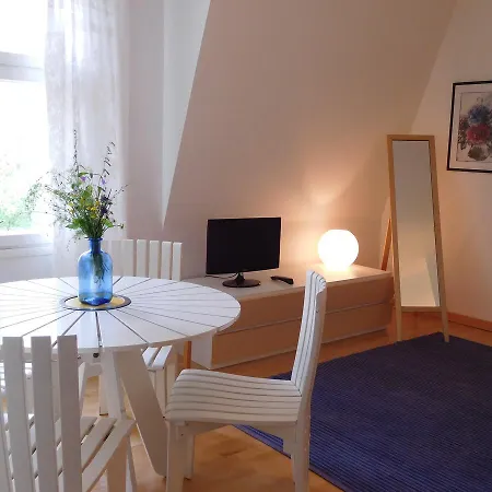 Boutique Tavis, Check In Olavinkatu 8