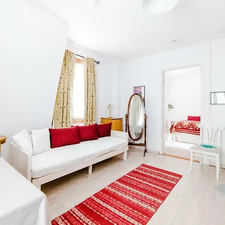 Boutique Tavis, Check In Olavinkatu 8