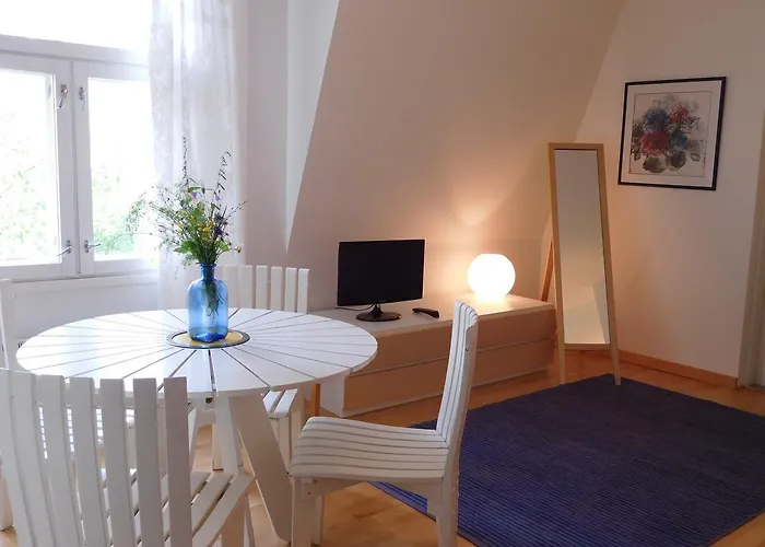 Boutique Tavis, Check In Olavinkatu 8